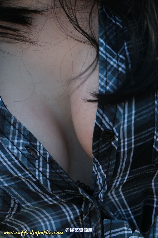 girlsinsteel - Cold day in handcuffs 第 61 张图片