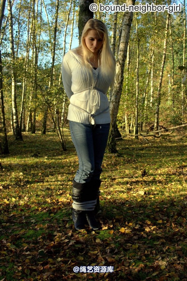 bound-neighbor-girl - Bambi - Tied up in the autumn woods Part 1 第 32 张图片