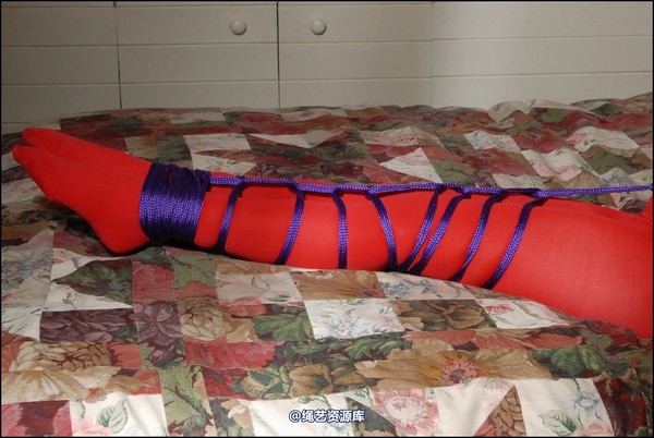 simplytied - G in red tights 第 33 张图片