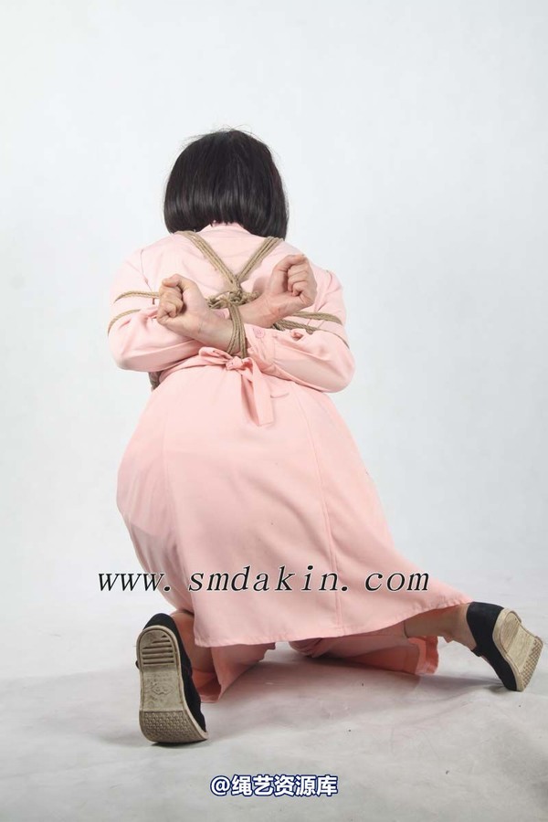 锐度主张 - 粉色护士服花样捆绑模特：碧菡 第 39 张图片