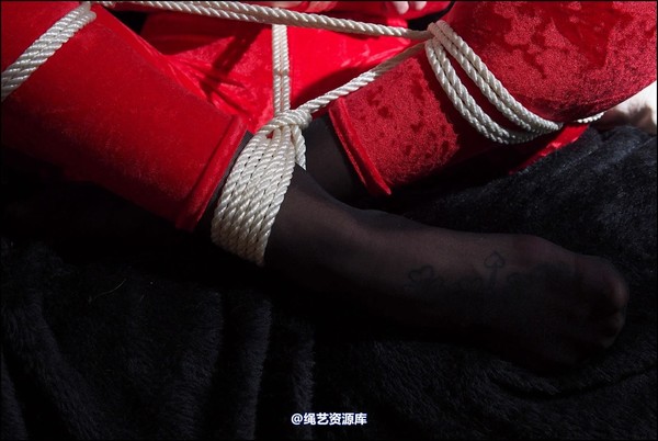 simplytied - RR in red catsuit 第 15 张图片
