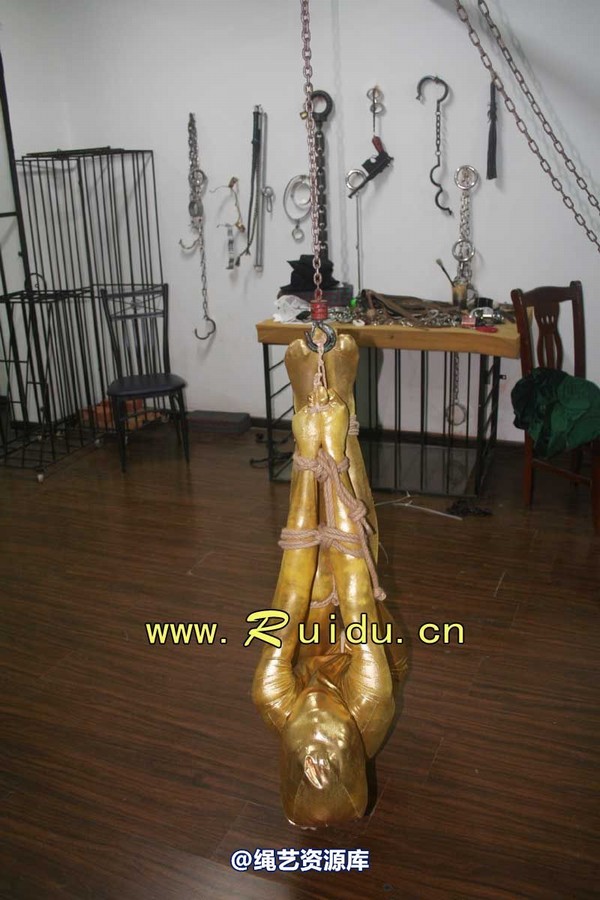 锐度主张 - 20070928第35期 影片胶衣紧缚悬吊图片 第 91 张图片