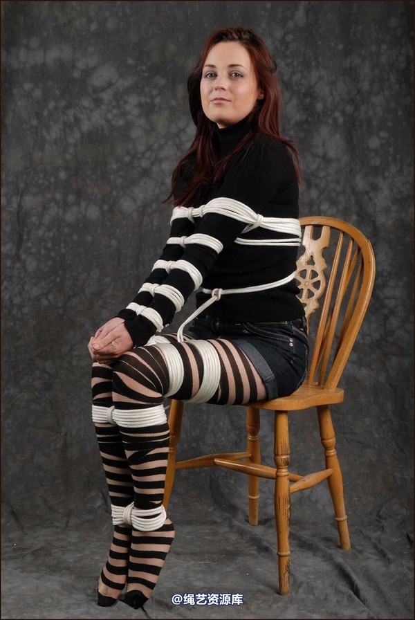 simplytied - Jinx in bondage tights 第 22 张图片