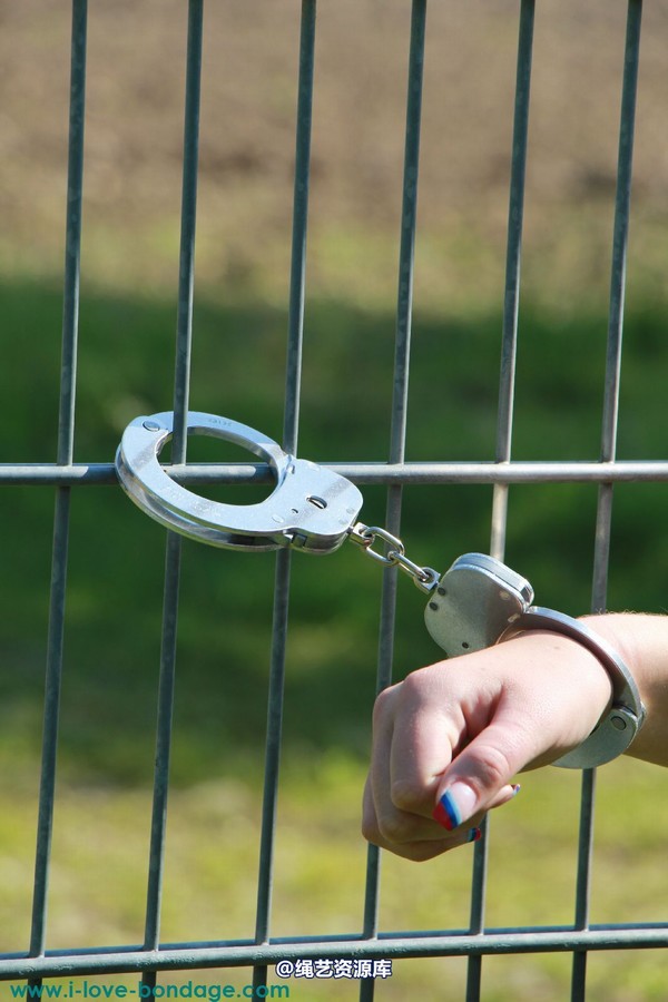 girlsinsteel - Fence cuffing 第 51 张图片