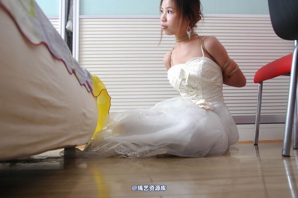 唯美之家 - 丽莎婚纱捆绑2010-7-8 第 14 张图片