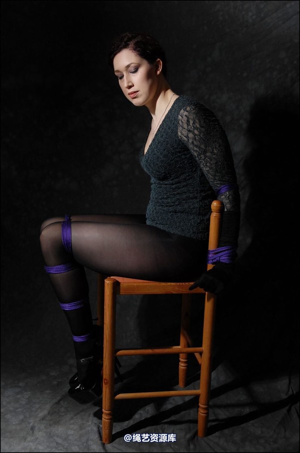 simplytied - Ebony Rose in jumper and tights 第 10 张图片