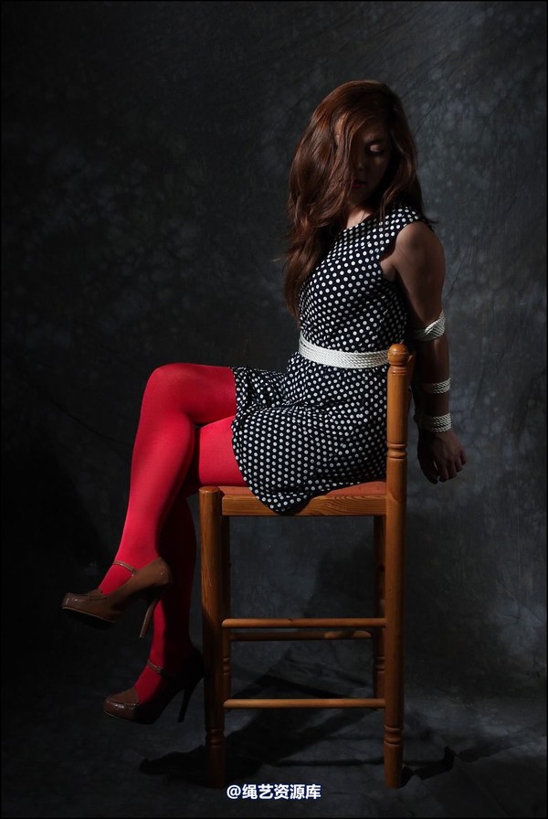 simplytied - She wanted to wear red tights 第 7 张图片