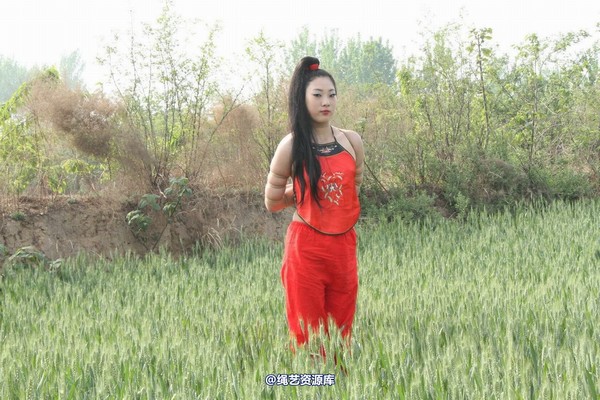 胜景山庄 - 163-野外红肚兜 二 第 32 张图片