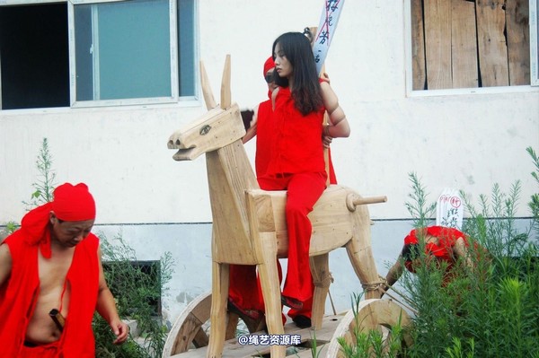 mj影视 - 血的代价-红罪衣刑场木驴斩－梅晓芳2013-08-26 第 240 张图片