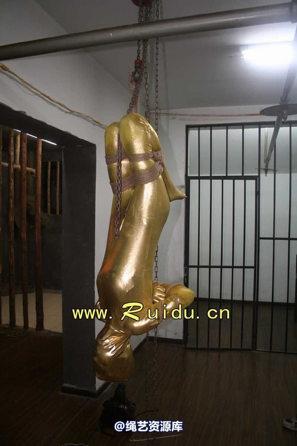 锐度主张 - 20070921第34期 影片胶衣紧缚悬吊图片 第 113 张图片