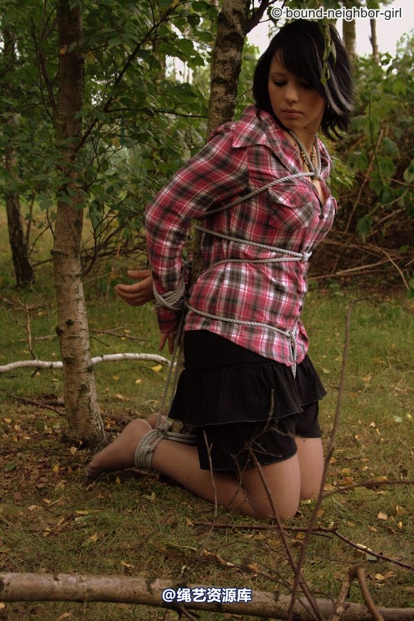 bound-neighbor-girl - Nadine - Adventure in the woods part 2 第 19 张图片