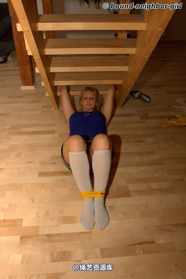 bound-neighbor-girl - Julia in the holiday house 2 第 38 张图片