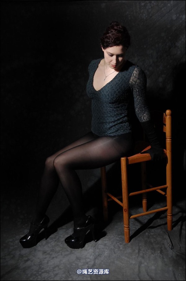 simplytied - Ebony Rose in jumper and tights 第 3 张图片