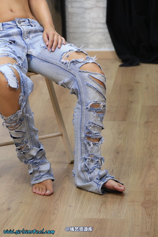 girlsinsteel - Hot jeans girl cuffed on a chair 第 16 张图片