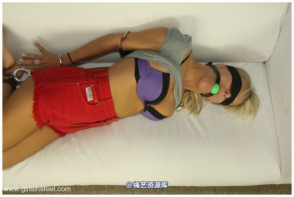 girlsinsteel - Handcuffed Tamara 第 112 张图片