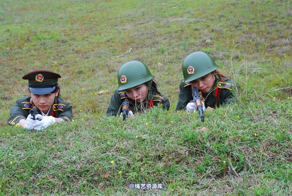唯美之家 - 外拍军装三模特 第 195 张图片
