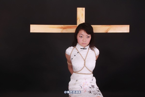 神艺缘 - 117-十字架下旗袍女 第 21 张图片