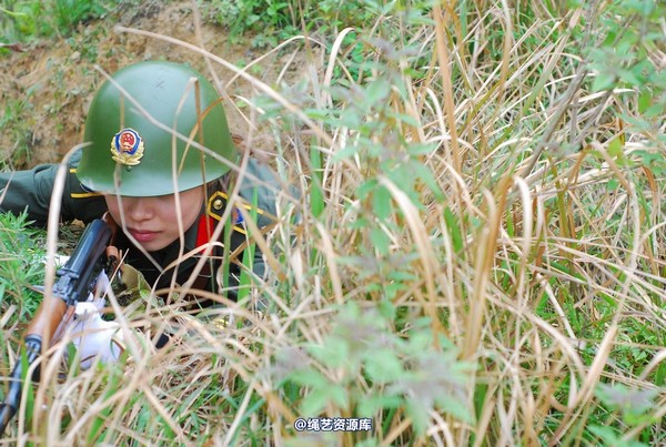 唯美之家 - 外拍军装三模特 第 59 张图片