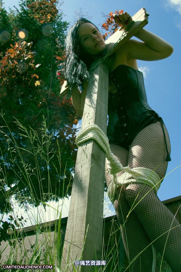 limitedaudience - 2010 rebekka raynor on public display 第 31 张图片