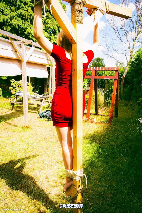 limitedaudience - 2014 bryony fuller alone on the cross 第 6 张图片