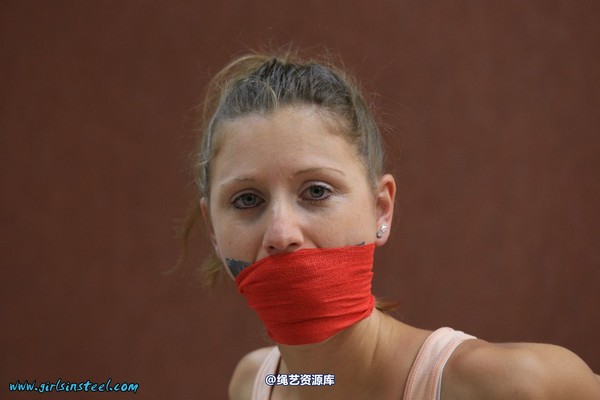 girlsinsteel - Tightly cuffed to the chair with watch 第 46 张图片