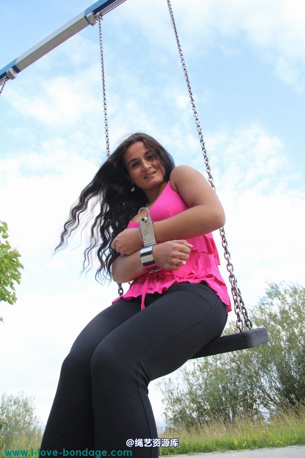 girlsinsteel - Cuffed at the playground(1) 第 65 张图片