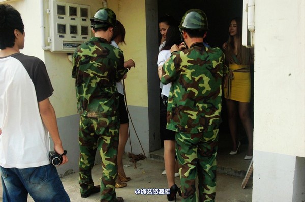 mj影视 - 血的代价刑前押送2013-08-26 第 1 张图片