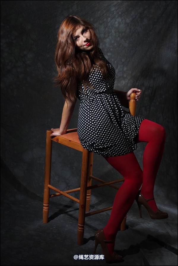 simplytied - She wanted to wear red tights 第 2 张图片