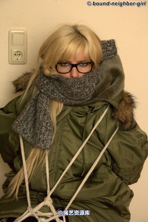 bound-neighbor-girl - Marenka - In winter jacket tied 1 第 36 张图片
