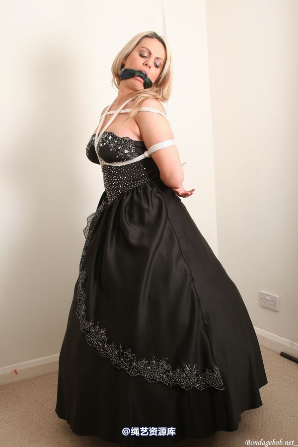 bondagebob - Izzy Ball Gown 第 88 张图片