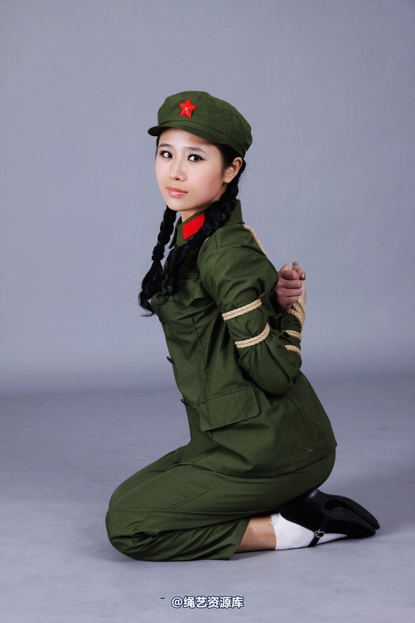 神艺缘 - 264-宁死不屈的女兵 第 9 张图片