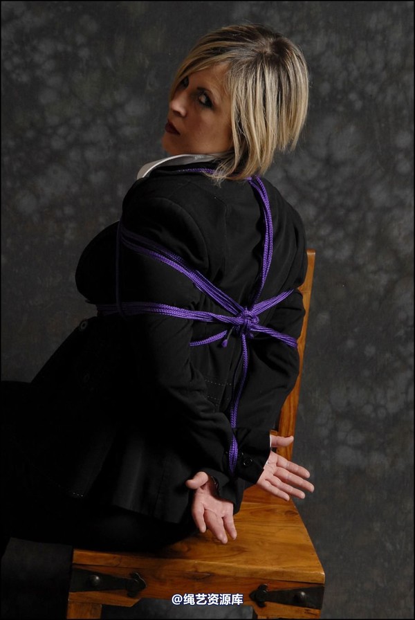 simplytied - P Woman in Black 第 7 张图片