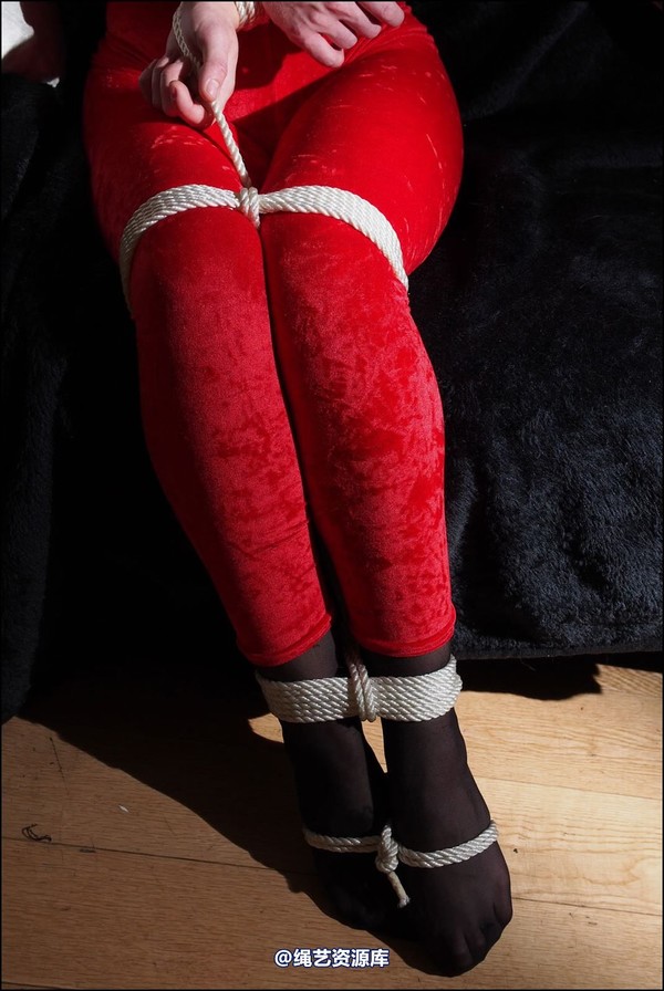 simplytied - RR in red catsuit 第 26 张图片