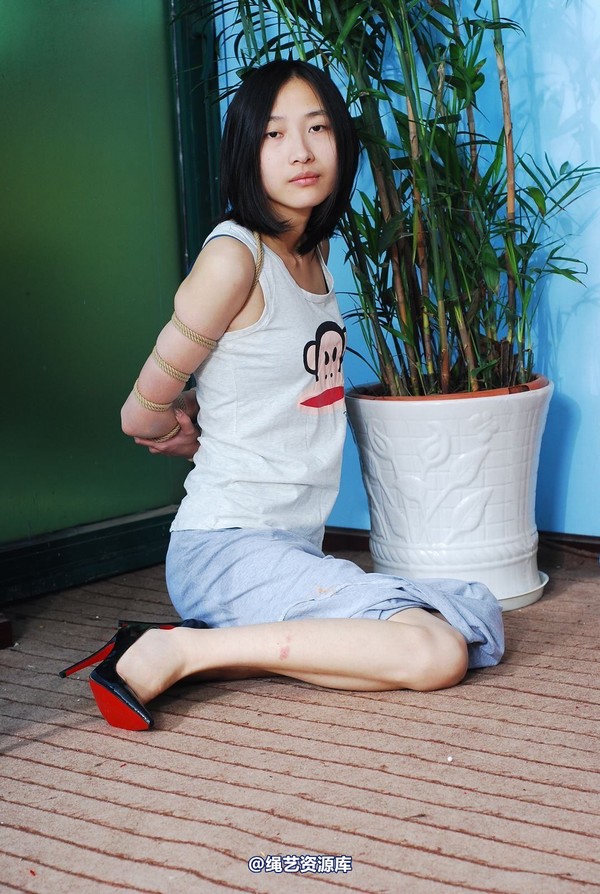 唯美之家 - 白雪试服装2 第 3 张图片
