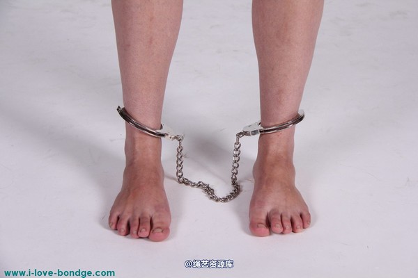 girlsinsteel - Hinged handcuffs(1) 第 102 张图片