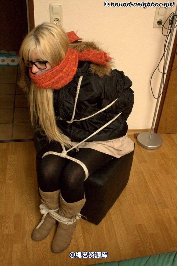 bound-neighbor-girl - Marenka - In winter jacket tied 1 第 15 张图片