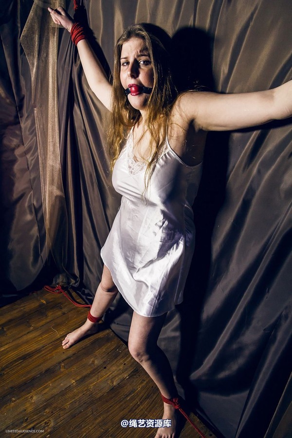 limitedaudience - 2015 alais peach spread in satin 第 32 张图片