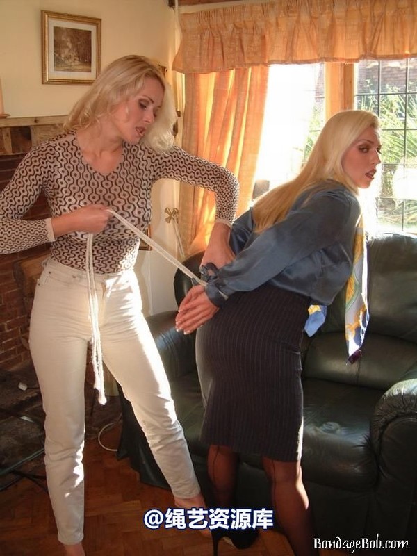 bondagebob - Katarina and Lana The estate agent part 1 第 11 张图片