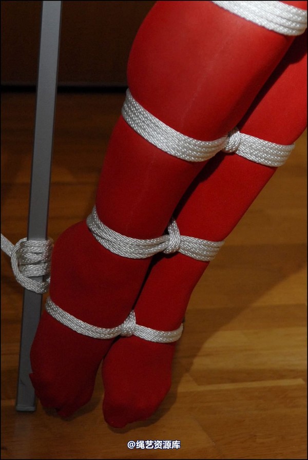 simplytied - Red tights escape 第 30 张图片