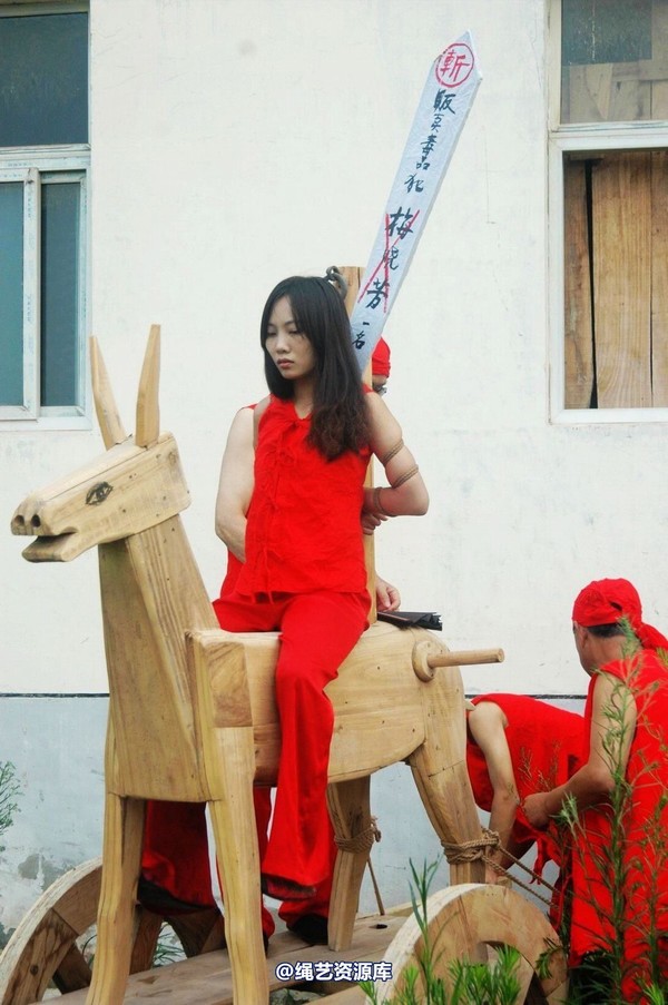 mj影视 - 血的代价-红罪衣刑场木驴斩－梅晓芳2013-08-26 第 242 张图片