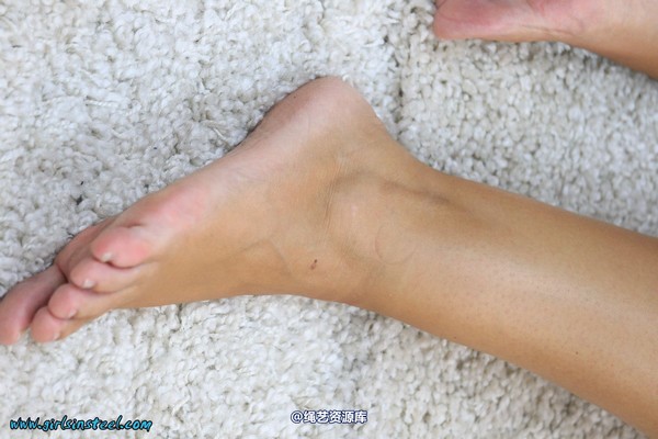 girlsinsteel - Sophia barfeet and hogcuffed 第 24 张图片