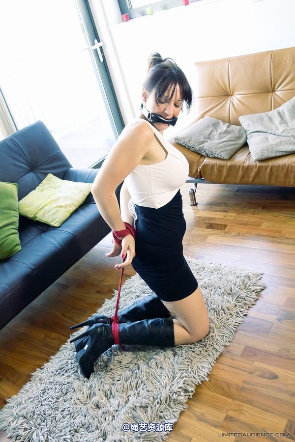 limitedaudience - 2012 sapphire tied on rug 2 第 35 张图片