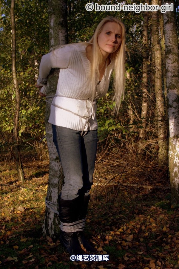 bound-neighbor-girl - Bambi - Tied up in the autumn woods Part 1 第 20 张图片