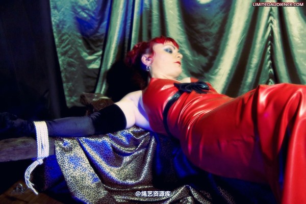limitedaudience - 2009 raevan bound to a cross 第 9 张图片