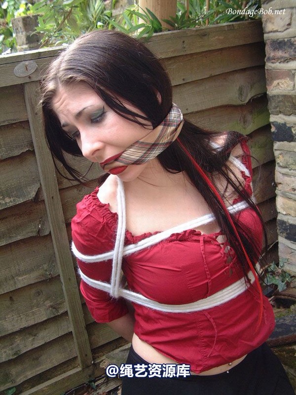 bondagebob - Lydia Tied Outdoors 第 36 张图片