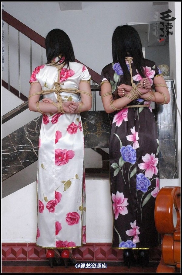 唯美之家 - 2008-09-24小妖琪琪旗袍绳艺 第 12 张图片