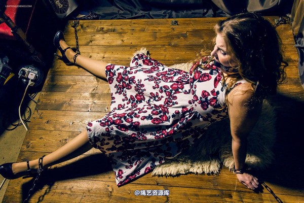 limitedaudience - 2015 alais peach spread and chained 第 39 张图片