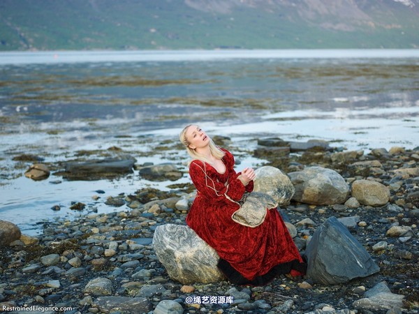 restrainedelegance - Transported Princess 第 32 张图片