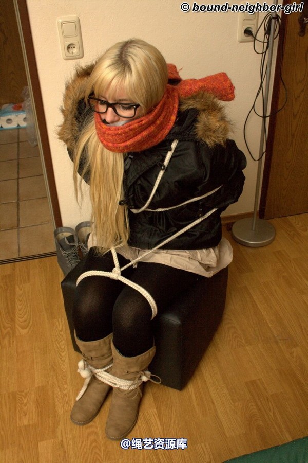 bound-neighbor-girl - Marenka - In winter jacket tied 1 第 14 张图片