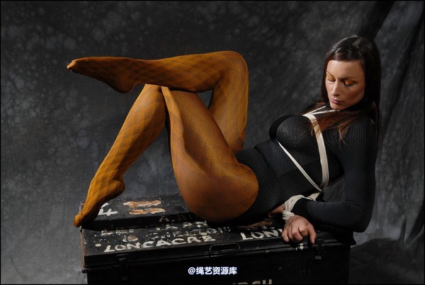 simplytied - Gold and Black tights 第 8 张图片